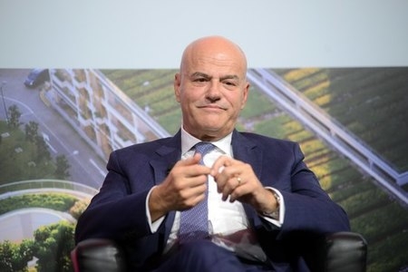 https://static.milanofinanza.it/content_upload/img/2025/08/202508181542369745/Descalziaggiornato-325050.jpg