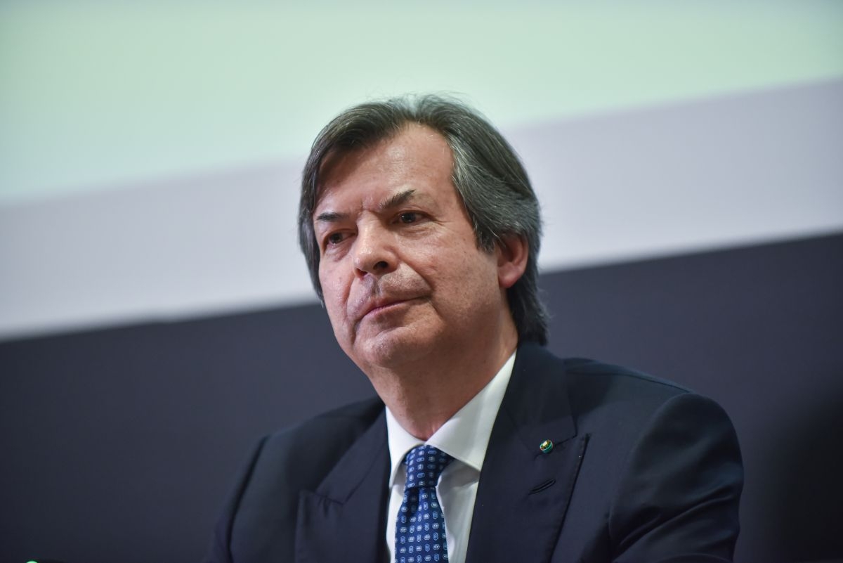 https://static.milanofinanza.it/content_upload/img/2025/08/202508191144387338/carlomessina-589640.jpg