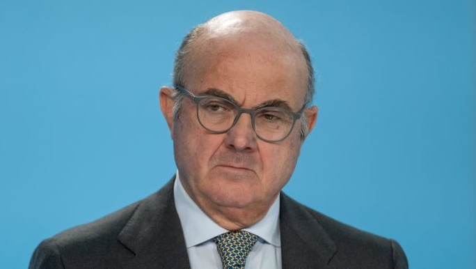 https://static.milanofinanza.it/content_upload/img/2025/09/202509011803078361/LuisDeGuindos-657995.jpg