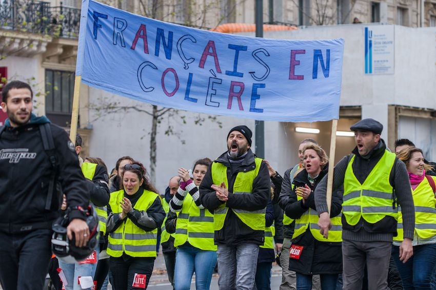 https://static.milanofinanza.it/content_upload/img/2025/09/202509020704418687/GiletJaune-457203.jpg