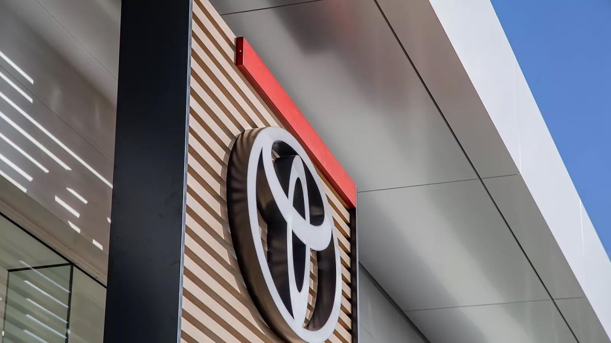 https://static.milanofinanza.it/content_upload/img/2025/09/202509050755334156/Toyota-616062.jpg