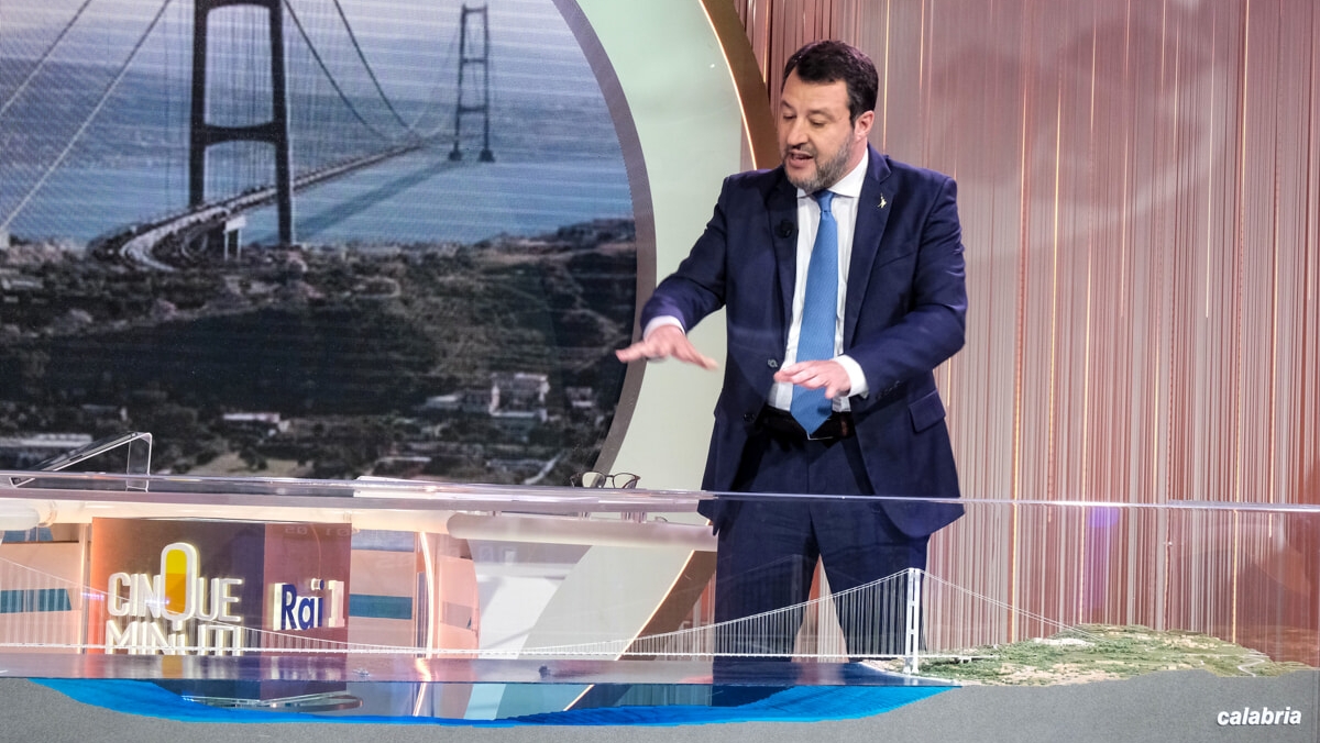 https://static.milanofinanza.it/content_upload/img/2025/09/202509051840219985/MatteoSalviniospitediBrunoVespaconilprogettodelpontesullostrettodiMessina-482602.jpg