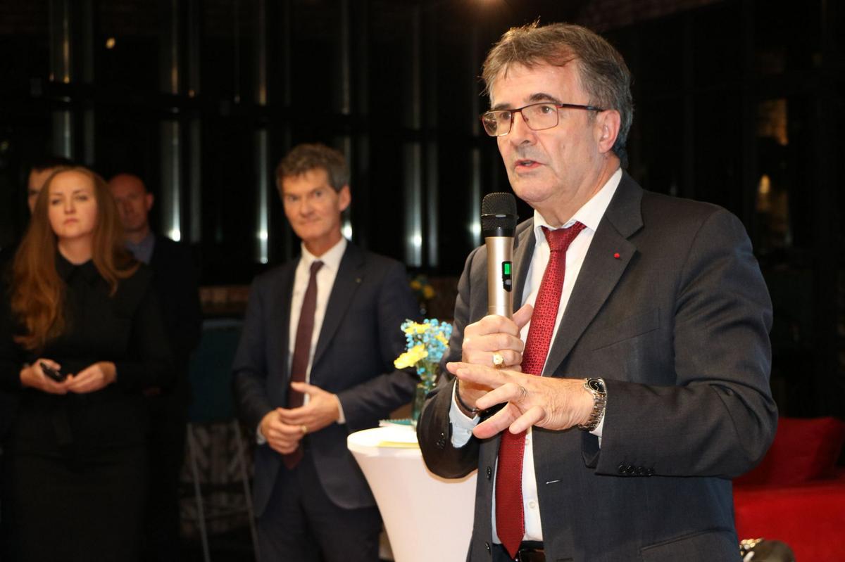 https://static.milanofinanza.it/content_upload/img/2025/09/202509081415595368/PhilippeBrassacceoCreditAgricole-189900.jpg