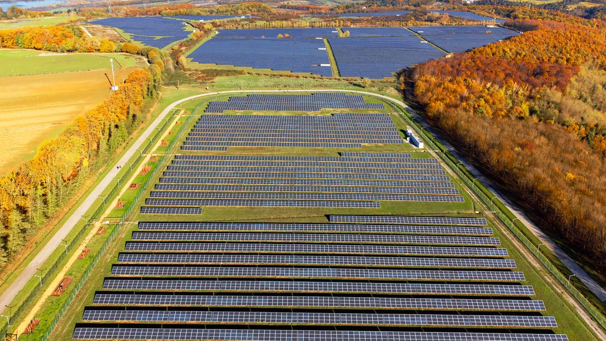 https://static.milanofinanza.it/content_upload/img/2025/09/202509151232055499/ParcoFotovoltaicoCavriglia1-655463.jpg