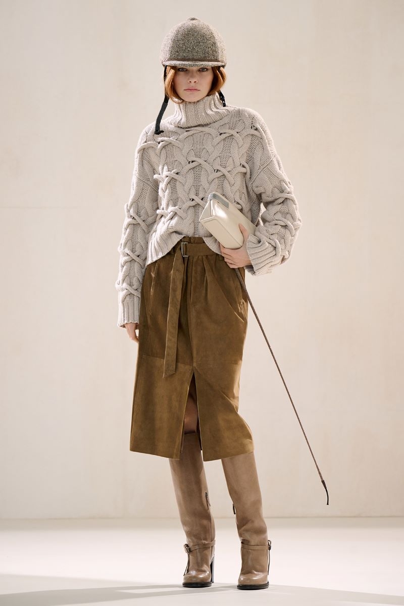 https://static.milanofinanza.it/content_upload/img/2025/09/202509151459284391/BrunelloCucinelliFW25womenCollection_102-984846.jpg