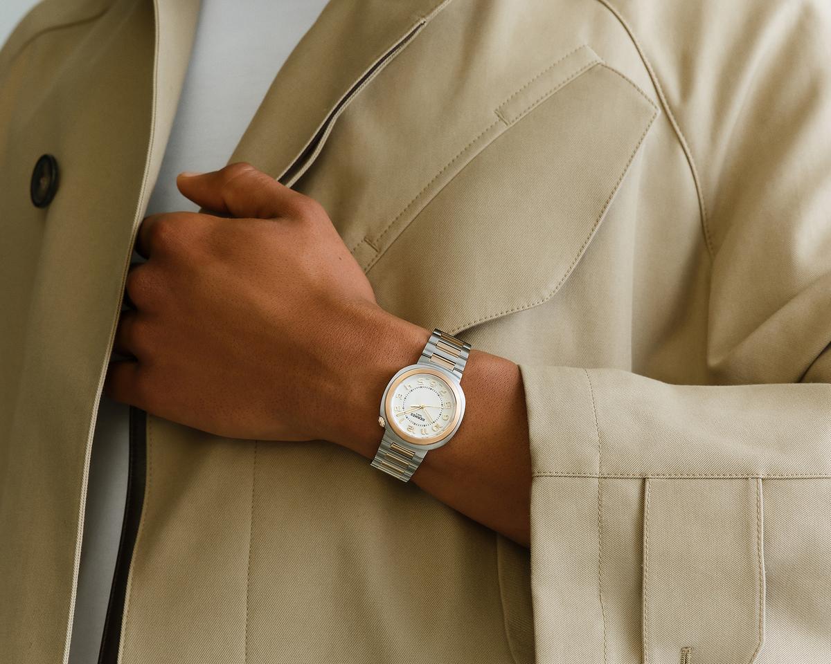 https://static.milanofinanza.it/content_upload/img/2025/09/202509161312546820/orologio-hermes-cut-modello-grande-36mm--403249WW00-worn-2-0-0-1600-1600-q99_g-341204.jpg