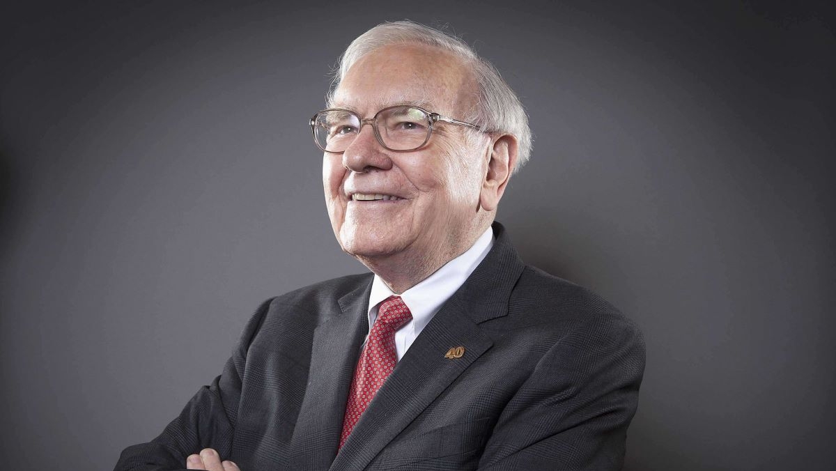 https://static.milanofinanza.it/content_upload/img/2025/09/202509220938001192/WarrenBuffett-366443.jpg