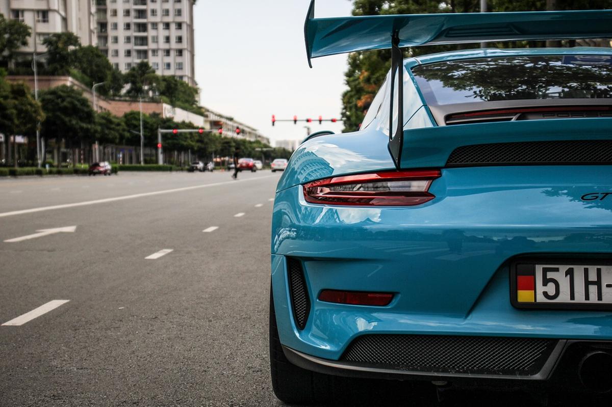 https://static.milanofinanza.it/content_upload/img/2025/09/202509221158373842/porsche-911-gt2-5795128_1280-783160.jpg