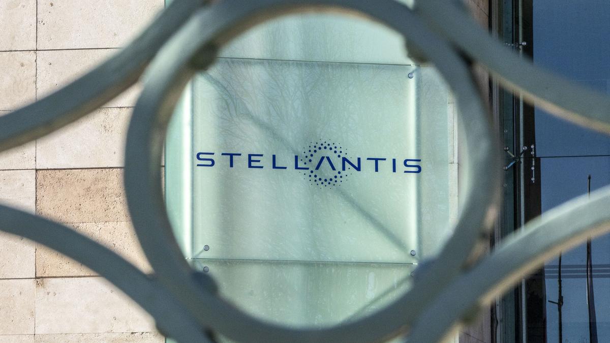 Auto Ue, il mercato ad agosto sale del 5,3%. Stellantis torna a crescere e Byd batte ancora Tesla