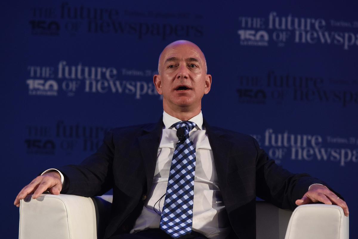https://static.milanofinanza.it/content_upload/img/2025/10/202510031419021790/BEZOSamazon-709061.jpg