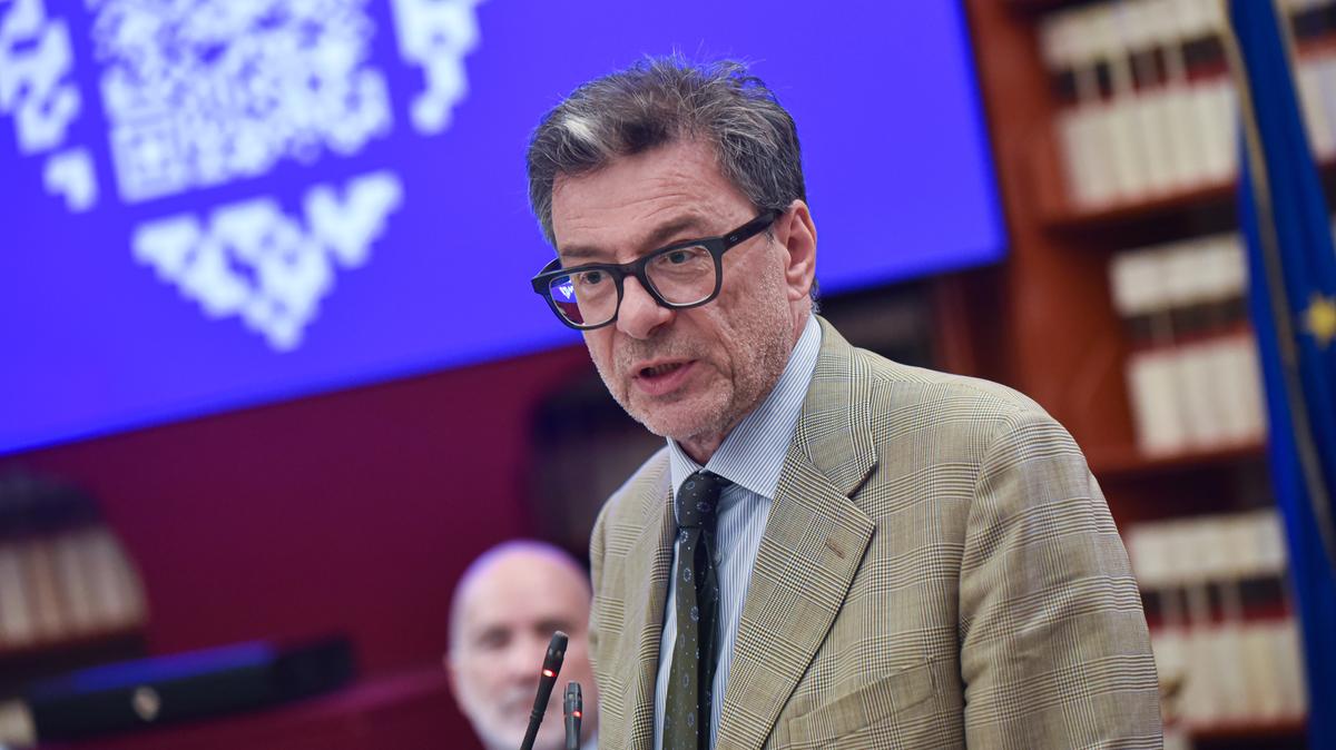 https://static.milanofinanza.it/content_upload/img/2025/10/202510081737344840/GiancarloGiorgettiMef-819212.jpg