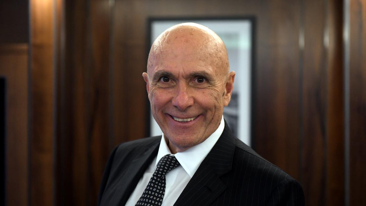 https://static.milanofinanza.it/content_upload/img/2025/10/202510091450004541/PietroGiulianiAzimut-953233.jpg