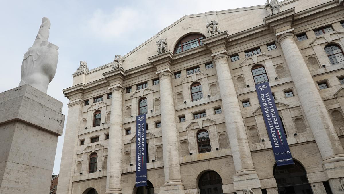https://static.milanofinanza.it/content_upload/img/2025/10/202510101828267049/BorsaItalianasedegenerica-883671.jpg