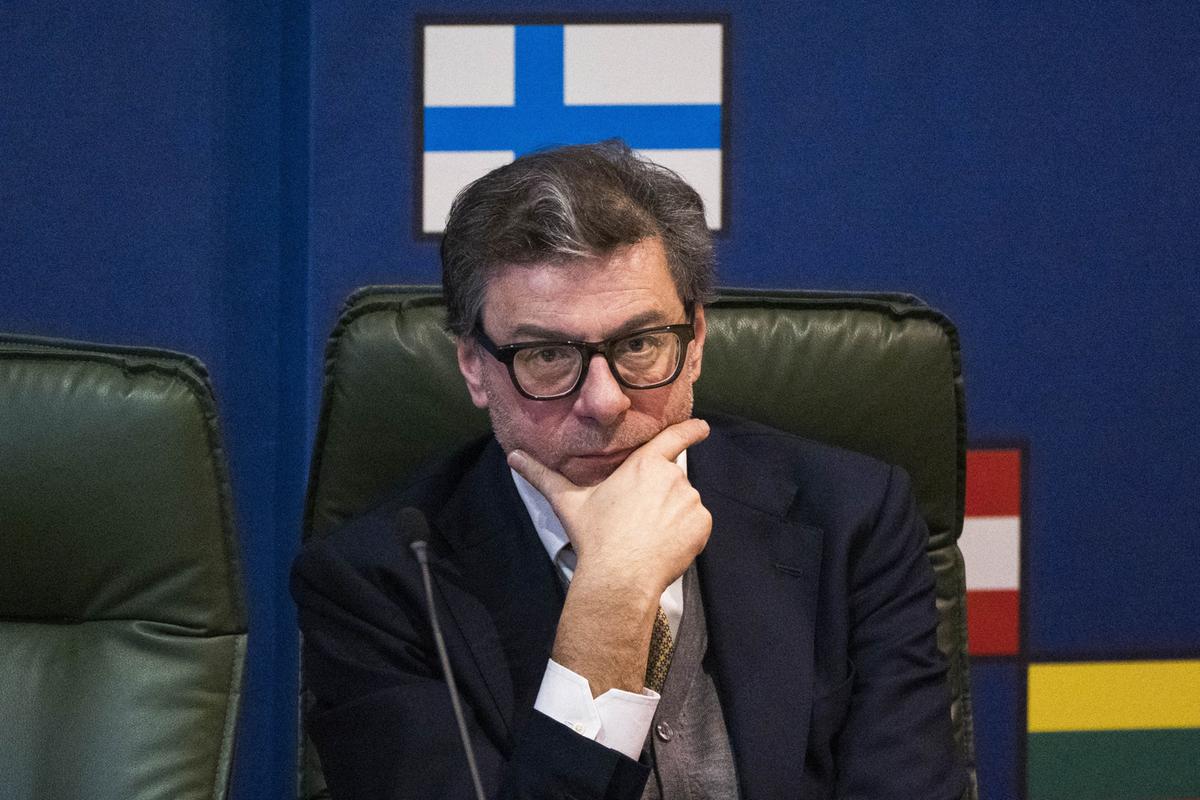 https://static.milanofinanza.it/content_upload/img/2025/10/202510151057265222/GiancarloGiorgetti4500pixel-582179.jpg