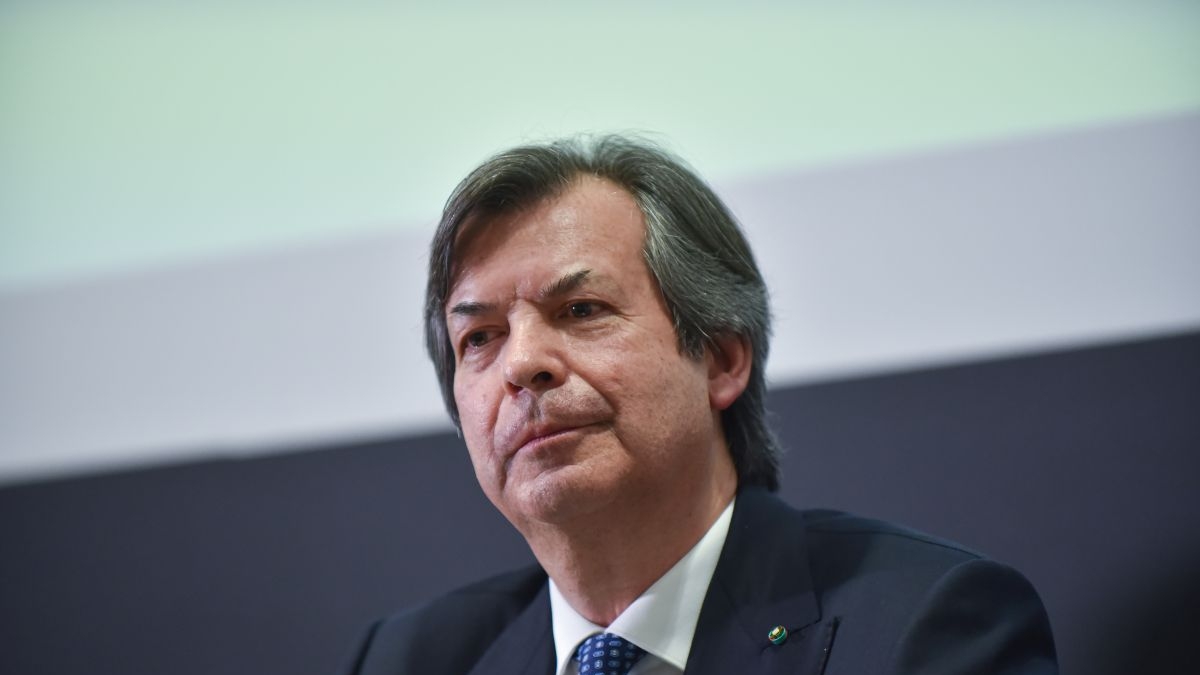 https://static.milanofinanza.it/content_upload/img/2025/10/202510151551086547/carlomessina-417326.jpg