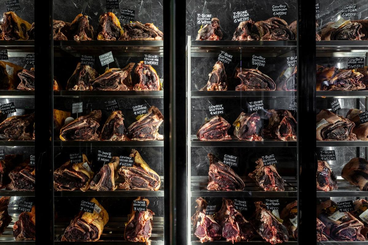https://static.milanofinanza.it/content_upload/img/2025/10/202510161041227438/04VIROSTEAKRESTAURANTMilano-503482.jpg