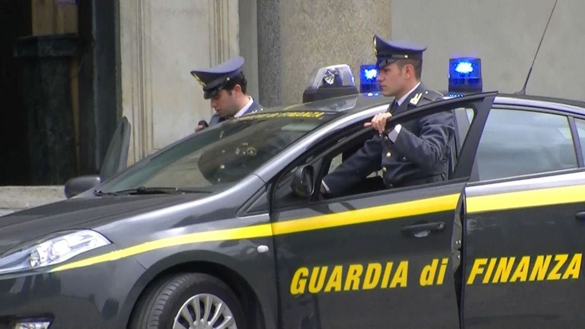 https://static.milanofinanza.it/content_upload/img/2025/10/202510161425448630/GuardiadiFinanza-285133.jpg