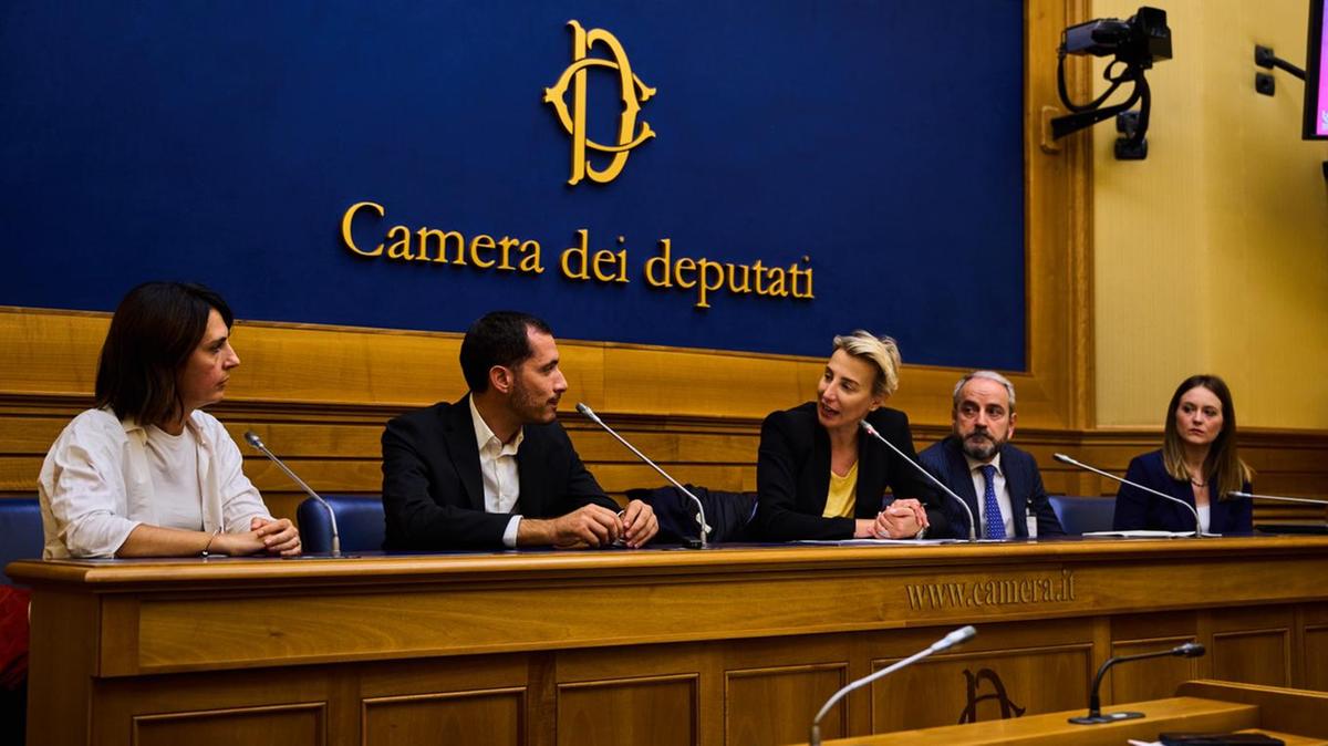 https://static.milanofinanza.it/content_upload/img/2025/10/202510211855433226/ImmagineWhatsApp2025-10-20ore16-481387.jpg