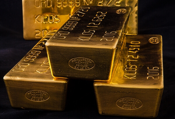 Oro, il prezzo del metallo giallo è in calo. Ecco perché