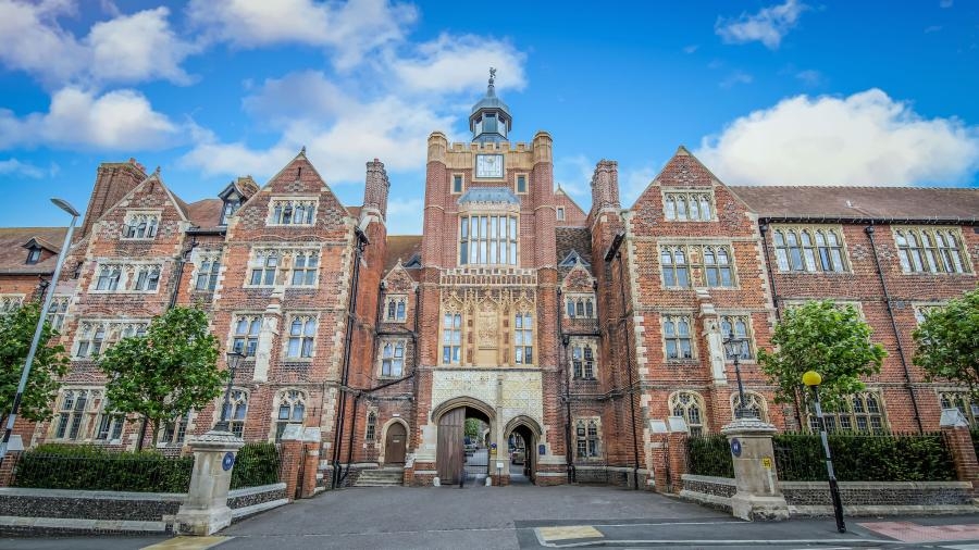 https://static.milanofinanza.it/content_upload/img/2025/10/202510231157331699/Brighton-College-9-17-School-Gallery-520-1-901467.jpg