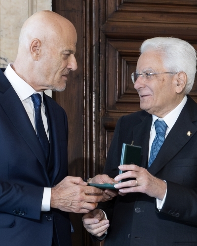 https://static.milanofinanza.it/content_upload/img/2025/10/202510242154302488/DescalzicavaliereconMattarella-951951.JPG