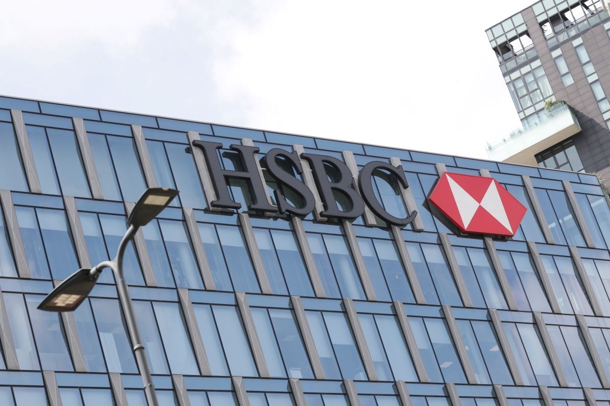 https://static.milanofinanza.it/content_upload/img/2025/10/202510271106081300/Hsbc-414353.jpg
