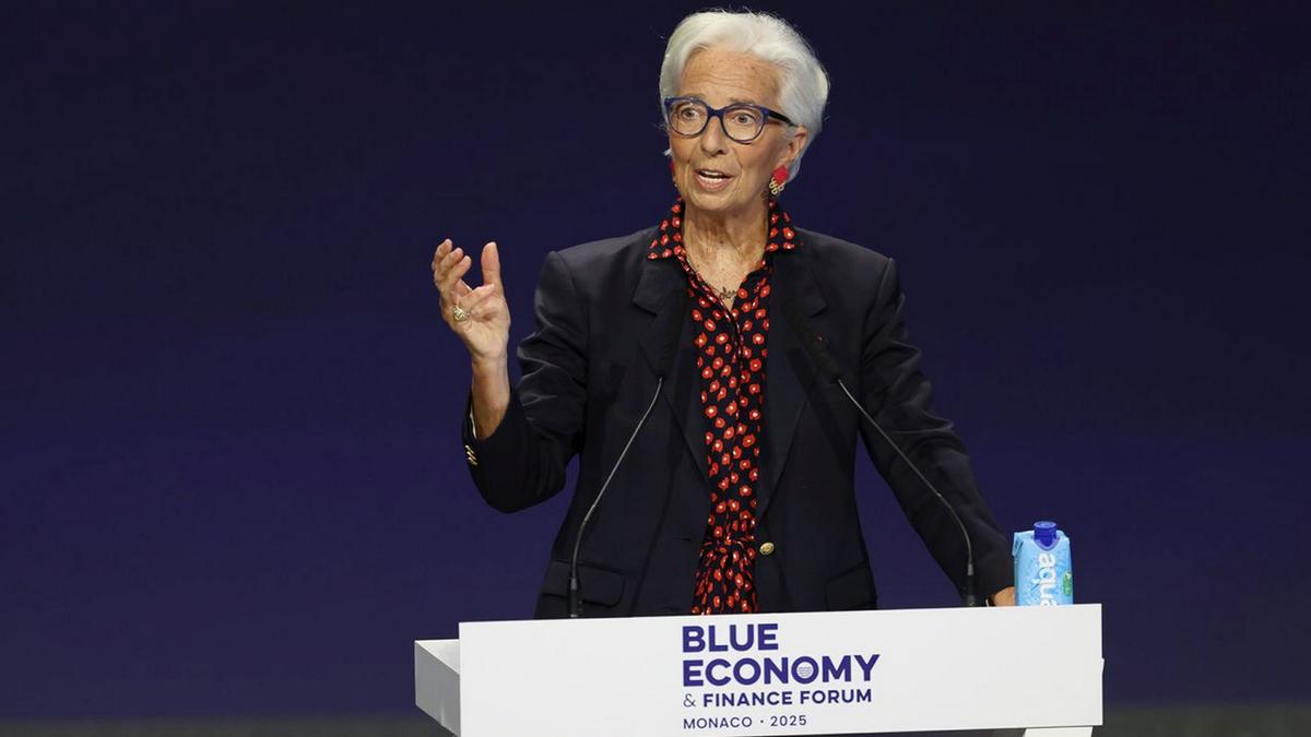 https://static.milanofinanza.it/content_upload/img/2025/12/202512022127323873/lagarde-995790.jpg
