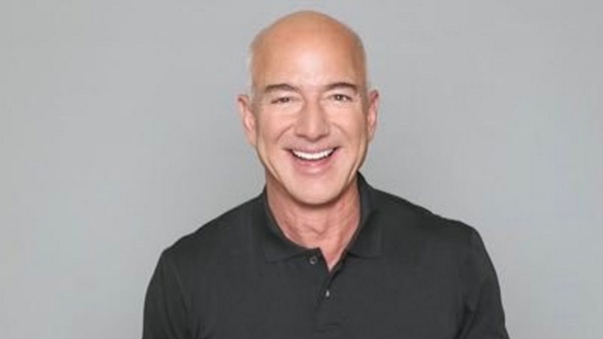 https://static.milanofinanza.it/content_upload/img/2025/12/202512101003179144/JeffBezos-164248.jpg