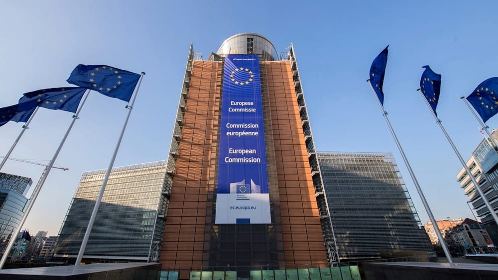 https://static.milanofinanza.it/content_upload/img/2025/12/202512161240286874/Commissione-europea-2-427353.jpg