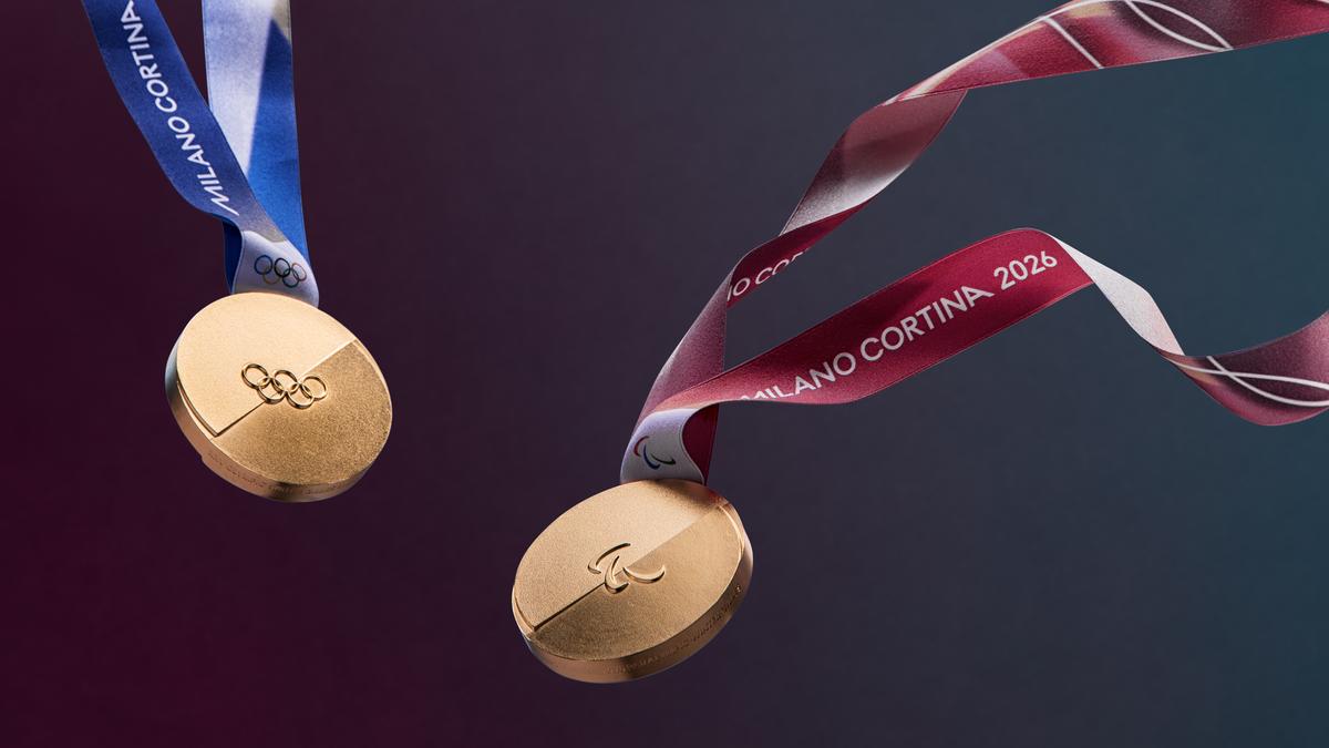 https://static.milanofinanza.it/content_upload/img/2026/02/202602060847207388/MILANOCORTINA2026_MEDALS_GOLD-849157.jpg