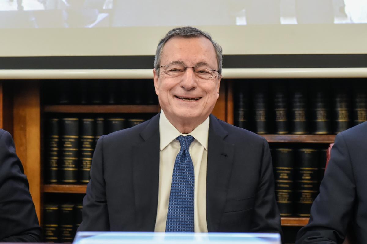 https://static.milanofinanza.it/content_upload/img/2026/02/202602101915433962/mariodraghi-401918.jpg