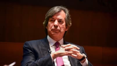 https://static.milanofinanza.it/content_upload/img/2026/04/202604301707575115/Carlo_Messina_Intesa_Sanpaolo_Davos-908061-593010.jpg