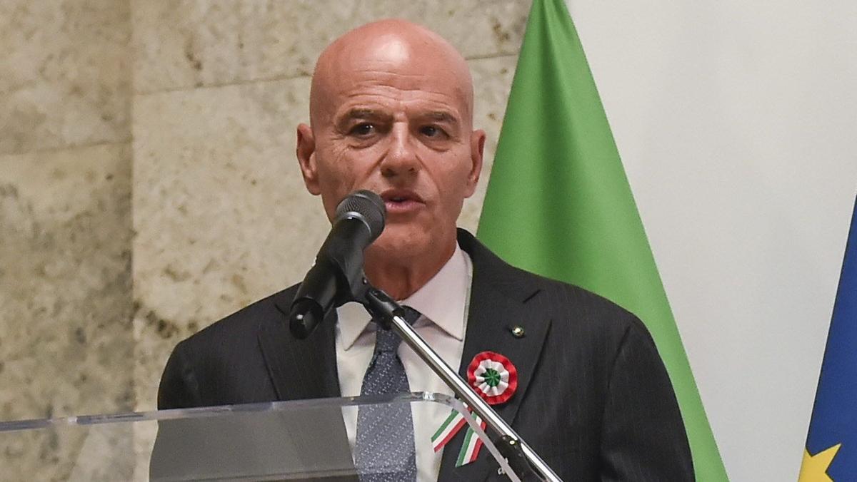 https://static.milanofinanza.it/content_upload/img/2026/04/202604302009214224/ClaudioDescalziaprile2026-307273.jpg