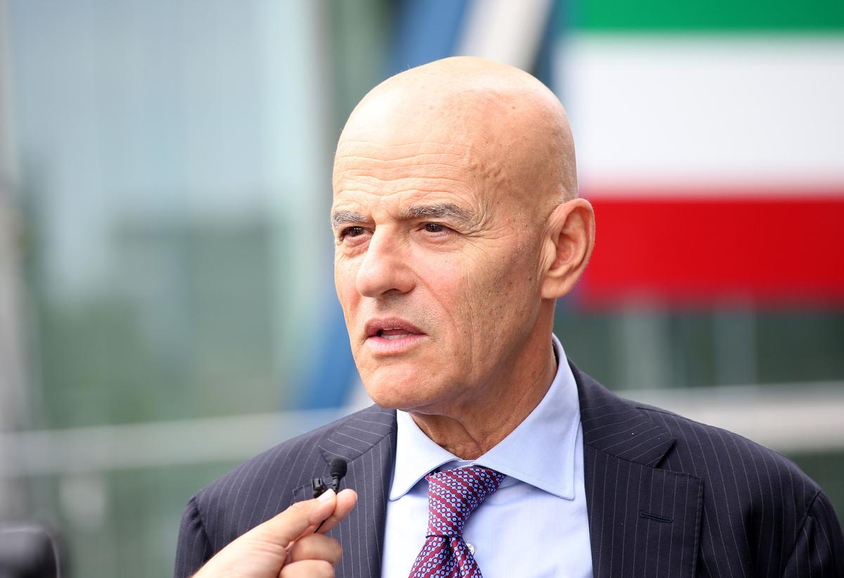 https://static.milanofinanza.it/content_upload/img/2026/05/202605071846342974/Descalzitricolore-451897.jpg