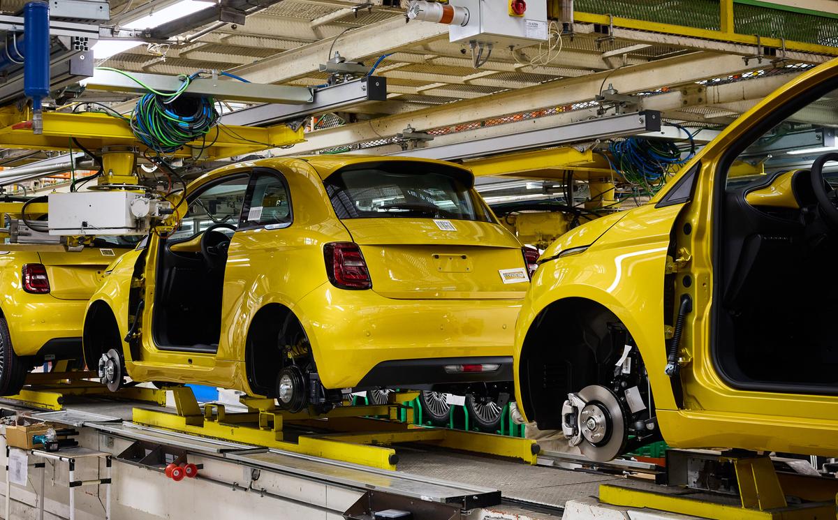 https://static.milanofinanza.it/content_upload/img/2026/05/202605181434491783/Fiat500Hybrid_Mirafioriplant9-229496.jpg