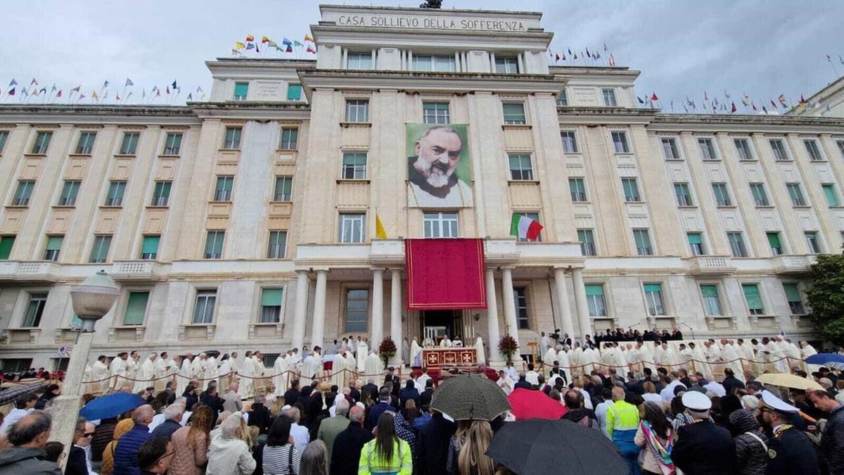 https://static.milanofinanza.it/content_upload/img/2026/05/202605271604395228/Parolinal70esimoanniversariodiCasaSollievodellaSofferenza6-242242.jpeg