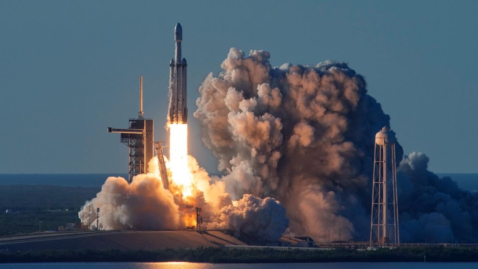 https://static.milanofinanza.it/content_upload/img/2026/06/202606030845306026/spacex-458380.jpg