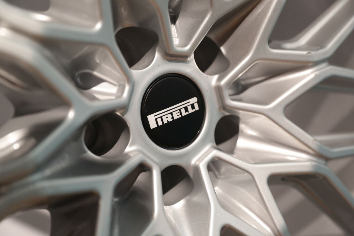 https://static.milanofinanza.it/content_upload/img/2026/06/202606041101062993/pirelli-640399.jpg