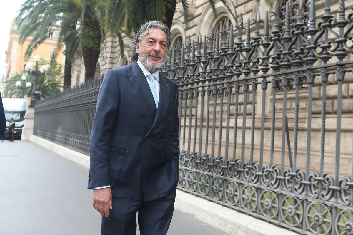 https://static.milanofinanza.it/content_upload/img/2026/06/202606080844282909/CarloCimbri-871057.jpg