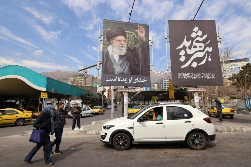 https://static.milanofinanza.it/content_upload/img/2026/06/202606111003562374/Iran-raid-Usa-sullisola-di-Qeshm-Teheran-colpisce-aeroporto-Kuwait-diversi-feriti-1024x684-951330.jpg