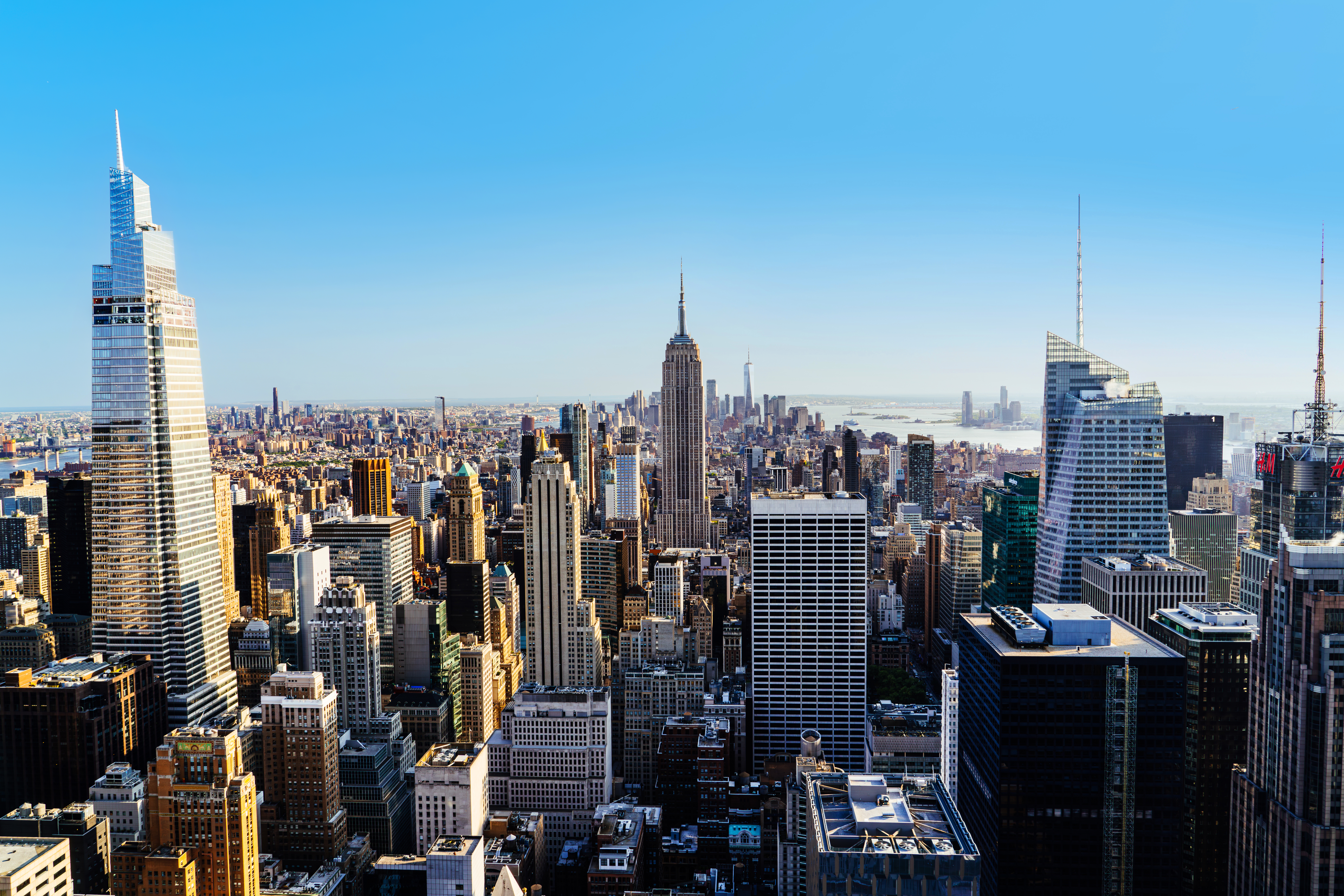 https://static.milanofinanza.it/content_upload/img/2026/06/202606111621545152/Skyline-from-Top-of-The-Rock-Manhattan-NYC-Photo-Matthew-Papa-531137.jpg
