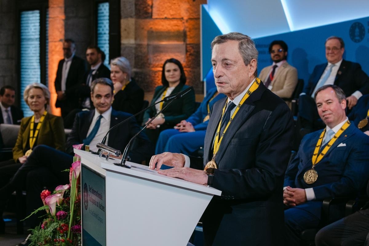 https://static.milanofinanza.it/content_upload/img/2026/06/202606111845024844/DRAGHIpremioCarloMagnoImagoeconomica_2720595-851568.jpg