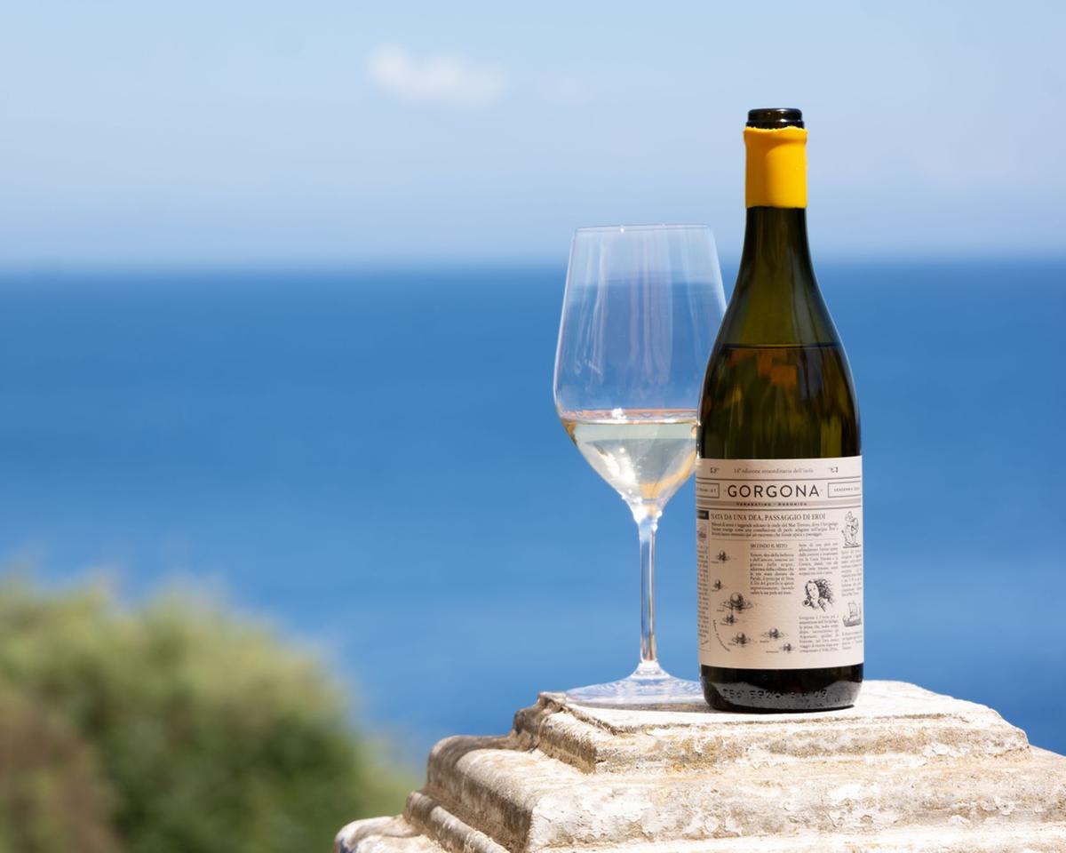 https://static.milanofinanza.it/content_upload/img/2026/06/202606151128223600/Gorgona-Bottiglia-572763.jpg