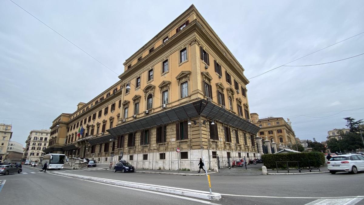 https://static.milanofinanza.it/content_upload/img/2026/06/202606151701427687/Imagoeconomica_1353324-849058.jpg